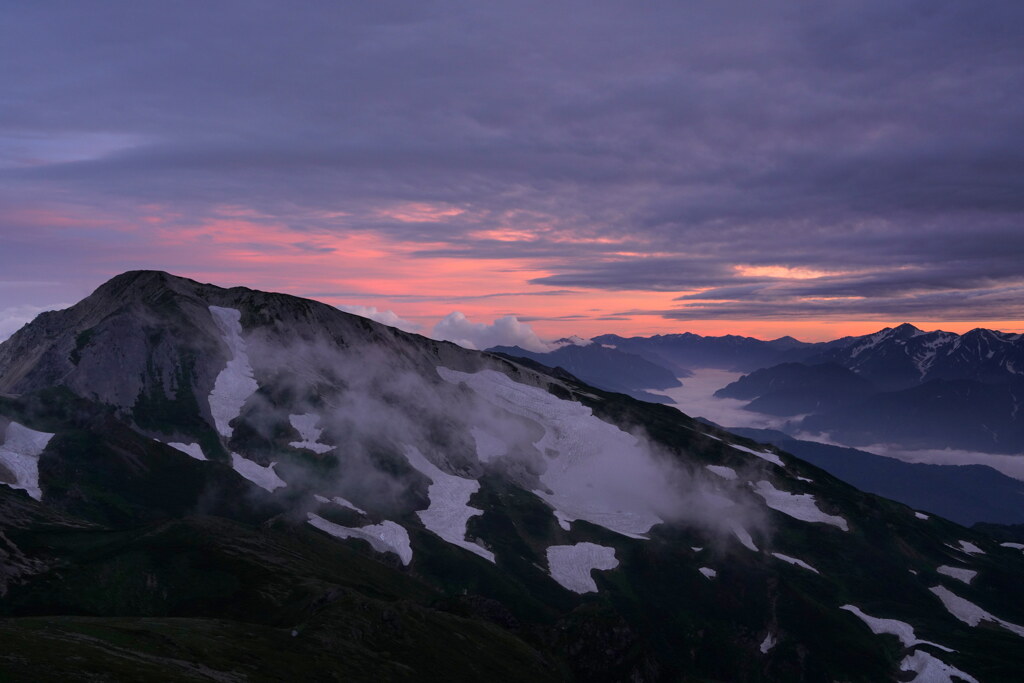 遥か剱岳の夕暮れ