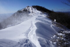 雪庇の稜線