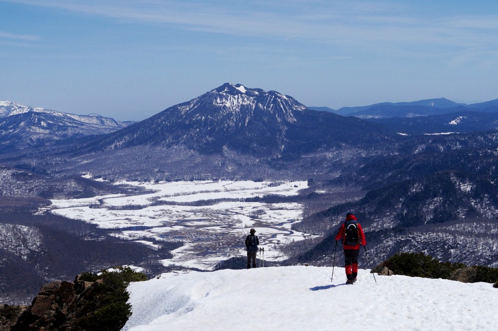 残雪の至仏山