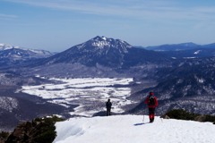 残雪の至仏山