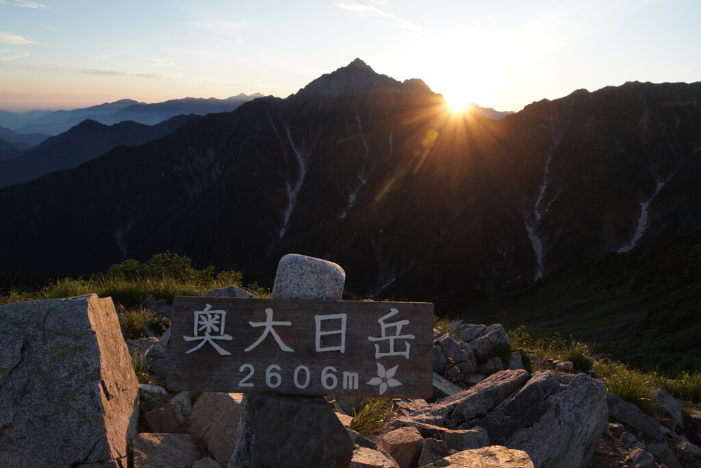 日の出待つ奥大日岳