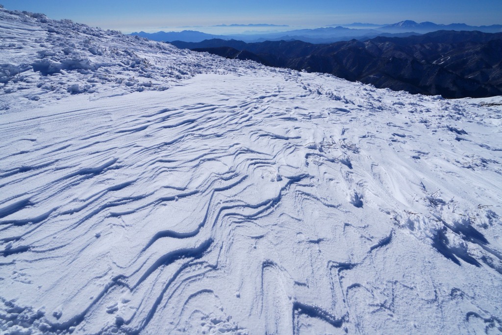 雪の波