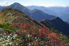 秋深まる越後の峰