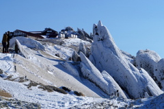 白いイルカと燕山荘