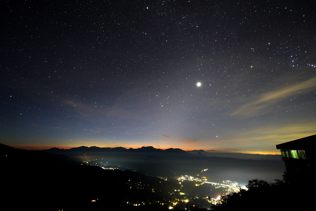 夜明け前の黒菱