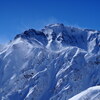 雪煙立つ五竜岳