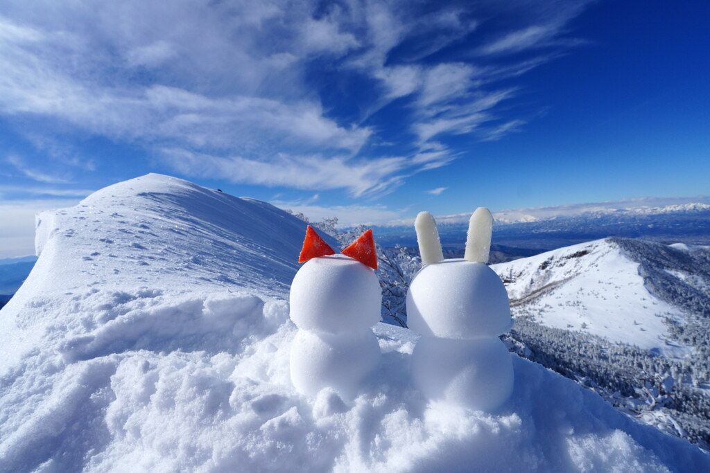 山頂で雪ダルマ