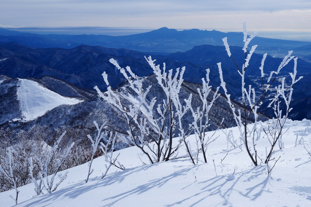 霧氷と赤城を望めば
