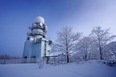 厳冬のアンテナ基地