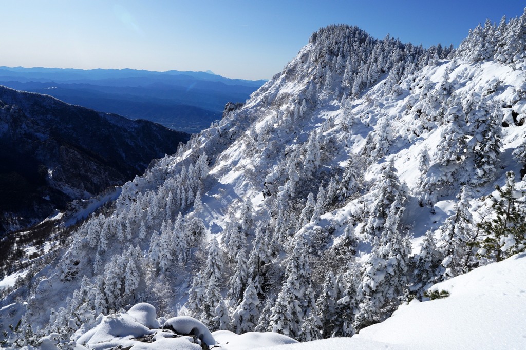 雪のベールの黒斑山