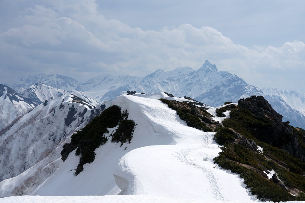 雪庇と槍ヶ岳