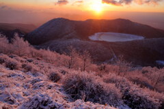霧氷染まる朝焼け