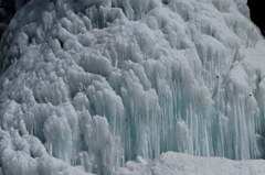 重なる氷雪