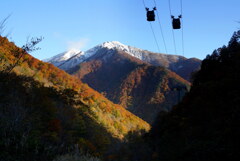 雪と紅葉の谷川岳ロープウェイ