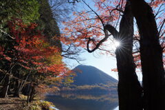 晩秋の榛名湖