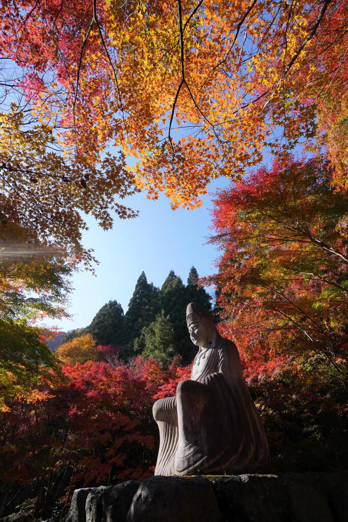 紅葉の船尾像