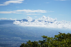 夏雲湧く