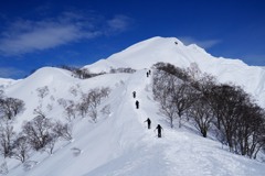 残雪の谷川天神尾根