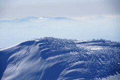 浮かぶ山並