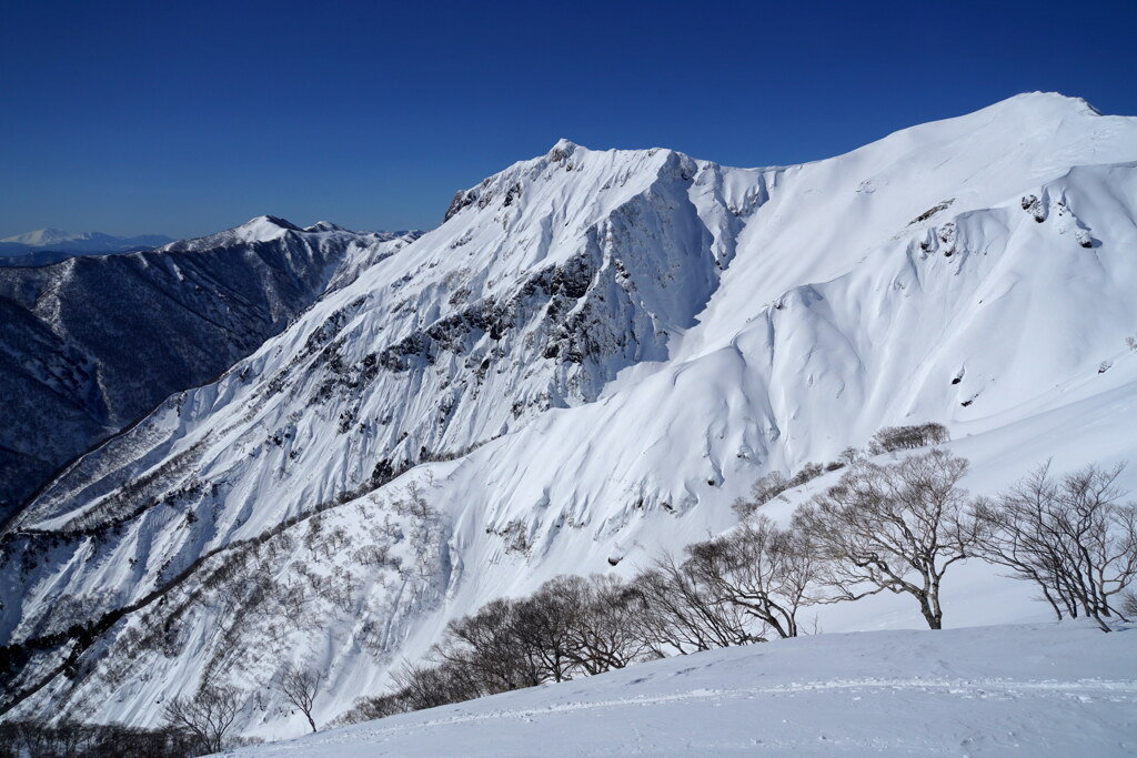 白銀のマナイタグラ