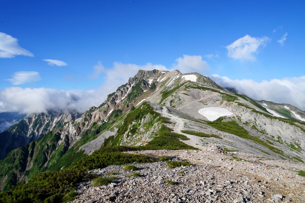 一瞬現れた山頂