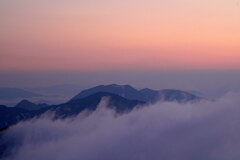 夕暮れの雲海に