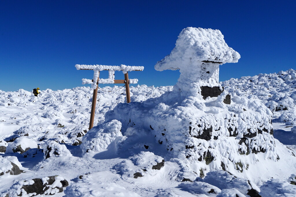 厳冬の蓼科山神社