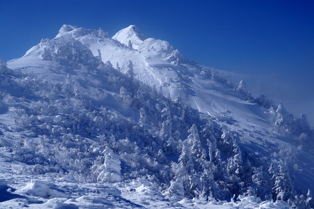 白いベールの剣ヶ峰