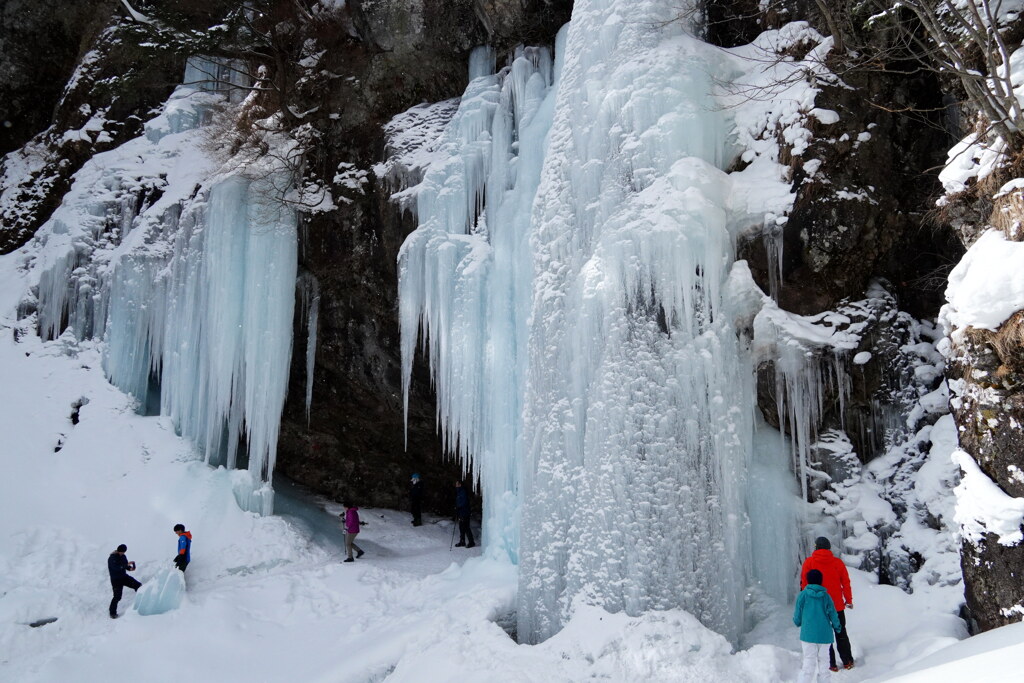 厳冬の庵滝