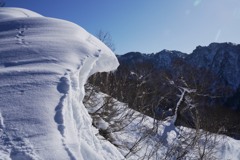 雪庇の波