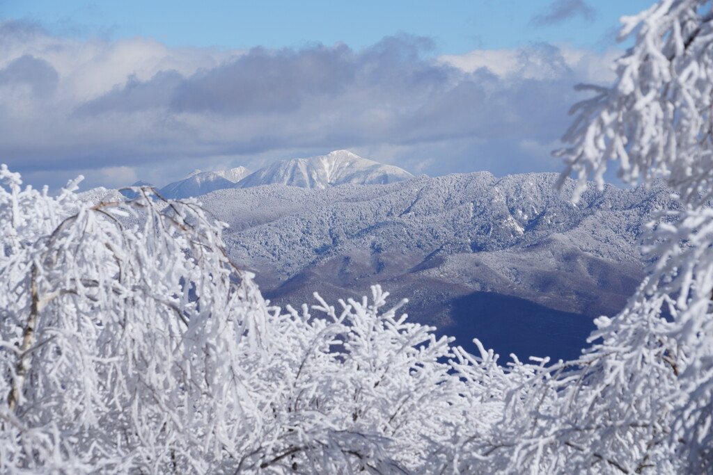 凍てつく男体山