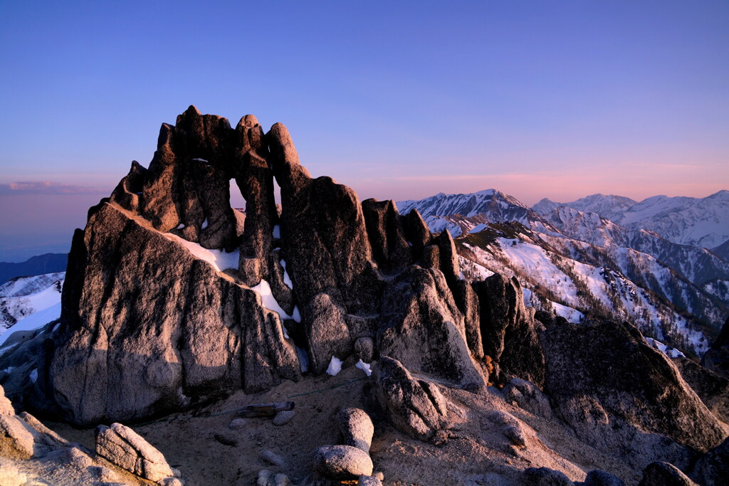 夕焼けのメガネ岩