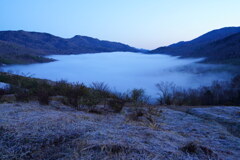 朝霧覆う野反湖