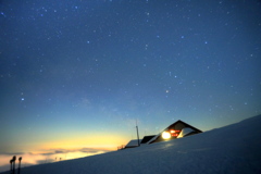 八方池山荘の夜