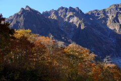 紅葉と岩稜