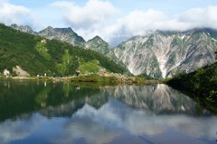 白馬三山移る八方池
