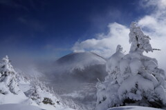 雲から現る浅間山