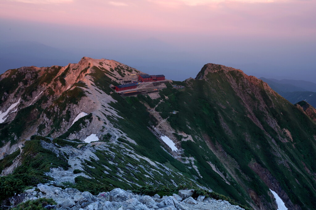 夕焼けの唐松山荘