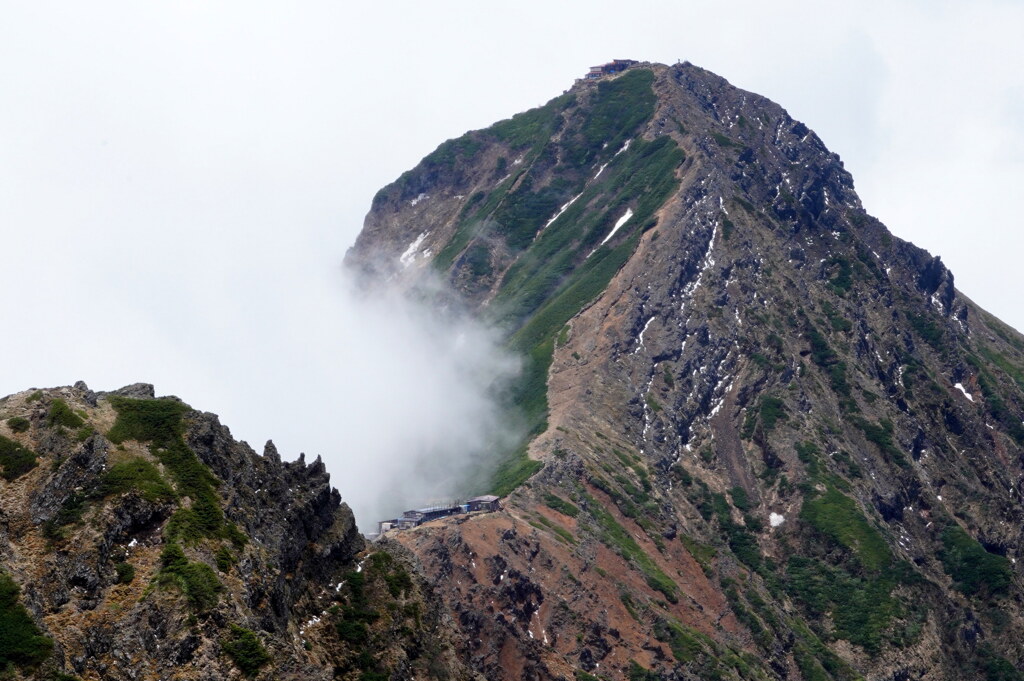 雲迫る赤岳
