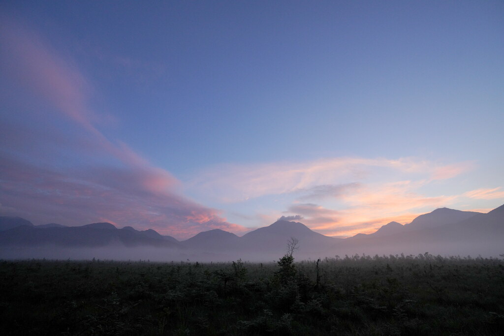 朝霧の夜明け