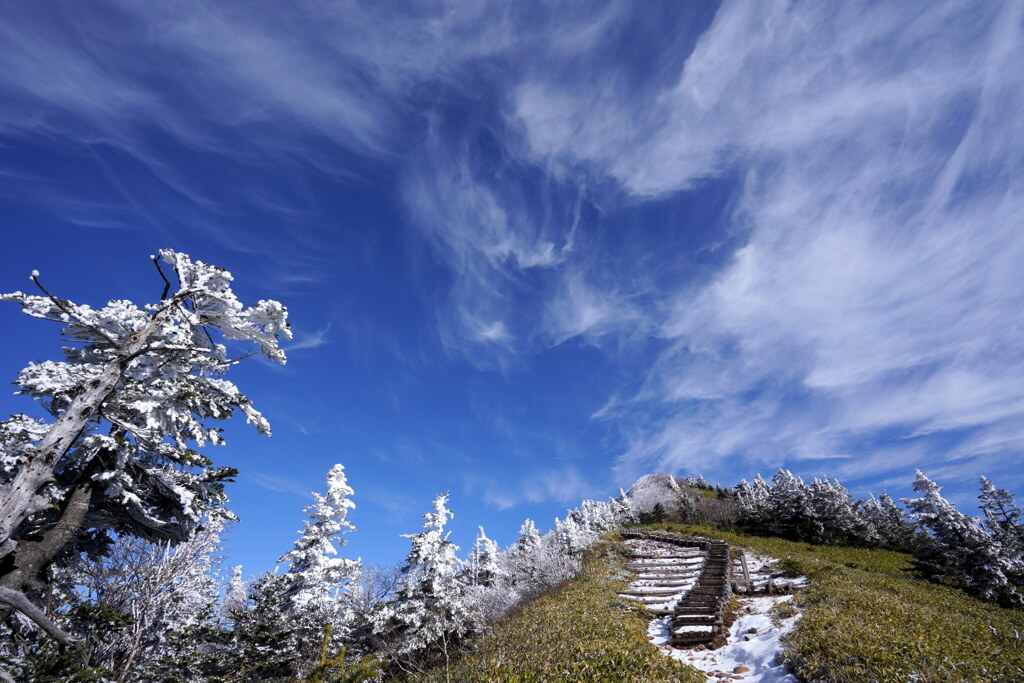 雲流れる四阿山