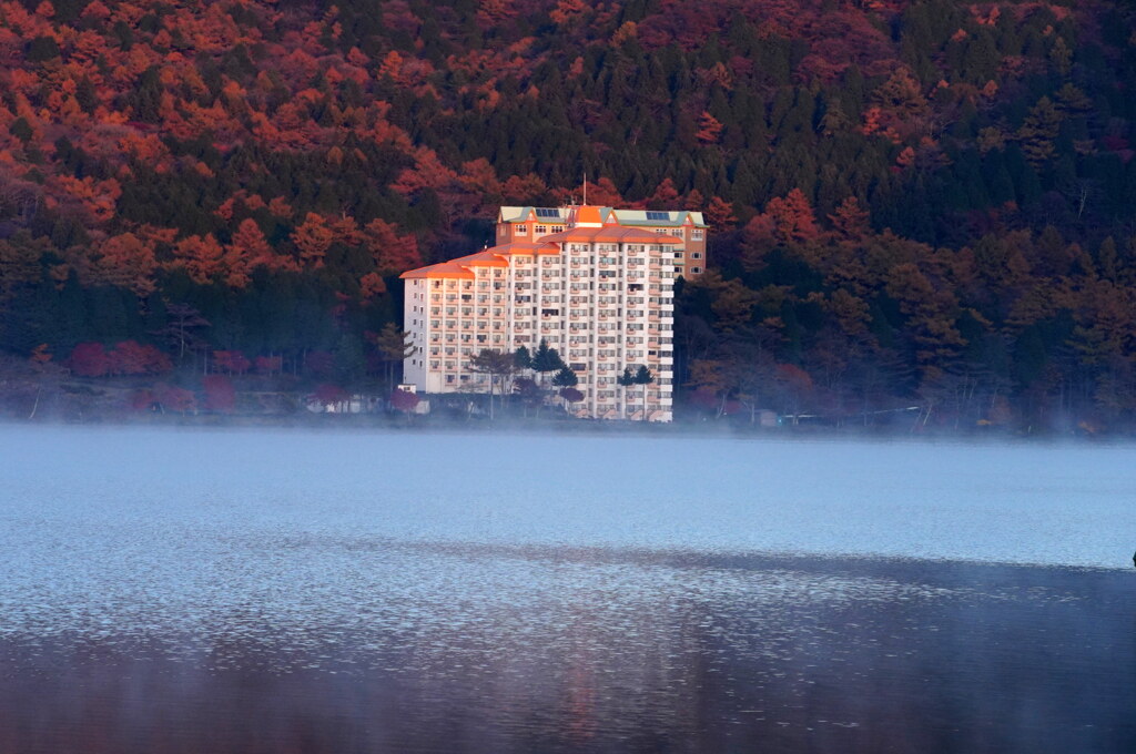 朝焼けに浮かぶ