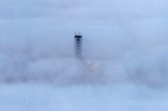 雲海に浮かぶ煙突