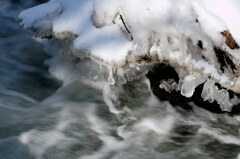 宝石垂れる小川