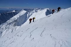 白き雪山へ