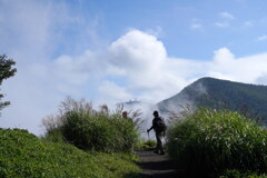 雲湧く稜線