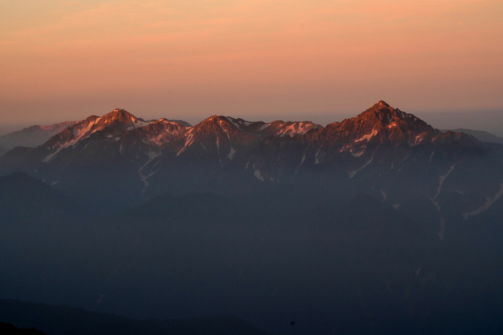 紅く染まる剱岳
