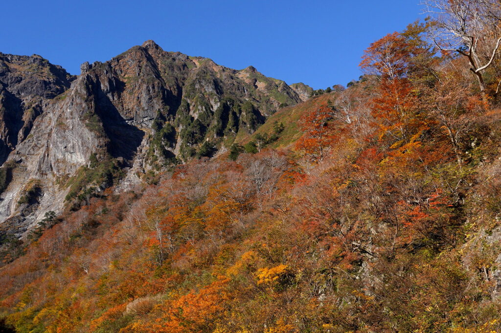 錦秋の一ノ倉沢