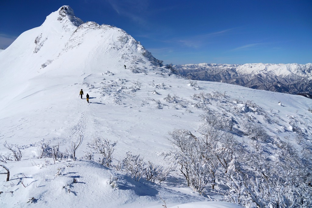 白き尾根の剣ヶ峰山