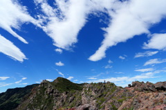 秋雲包まれる外輪山